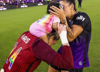 La imagen de las madres lesbianas futbolistas más preciosa se hace viral