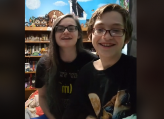 La preciosa defensa de un niño de 12 años a su hermana lesbiana entre gamers homófobos