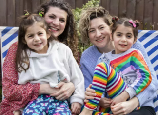 Como no encontrábamos el cuento con dos mamás que buscábamos, lo escribimos nosotras