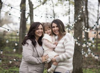 Una pareja de lesbianas italiana gana el derecho de no figurar como «madre» y «padre» en el DNI de su hija