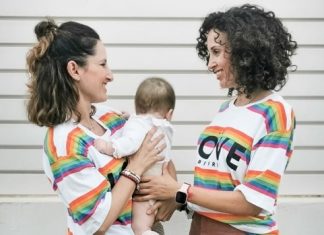 Jueza da la custodia a la madre no gestante después de que la madre gestante la separara de su hija