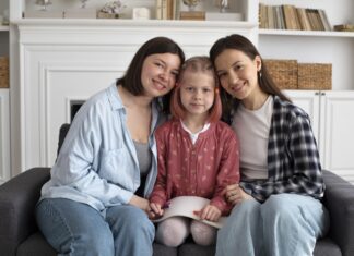 Cómo hablar de diversidad en el colegio de tu hijo: Consejos para madres lesbianas sobre educación inclusiva Cómo hablar de diversidad en el colegio de tu hijo