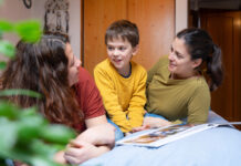 ¿Nuestros hijos tienen que salir del armario también? Crecer teniendo dos madres y tener que explicarlo una y otra vez hijos de lesbianas salen del armario