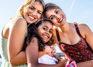 ¿Dónde encontrar otras madres lesbianas para compartir experiencias? Grupos para madres lesbianas