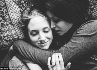 Ella 3 hijos, yo 2. Como dos mujeres divorciadas de nuestros maridos formamos una familia
