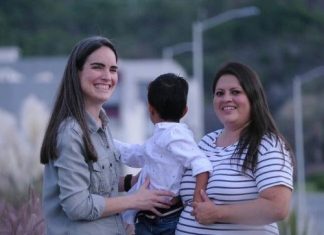 Esta es la familia de las primeras madres lesbianas que consiguen adoptar en Jalisco