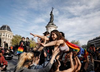 Por fin. Francia aprueba embarazar a mujeres lesbianas y solteras y el fin del anonimato de donantes de esperma