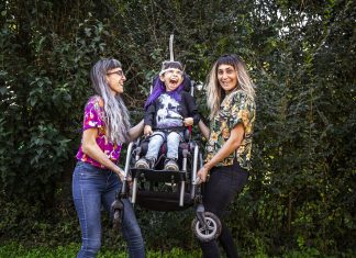 Olivia, sus dos mamás, y una manera muy especial de vivir la discapacidad