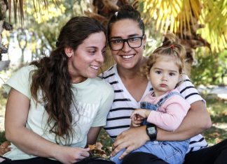 «En el paritorio trataban a mi mujer como si fuera una tía y no la otra madre»