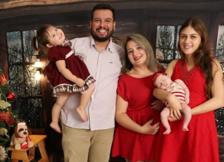 2 madres, 1 padre y 3 hijos: «Queremos normalizar nuestro modelo de familia»