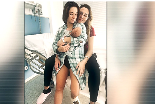 Invocell madres lesbianas gestan las dos al bebé