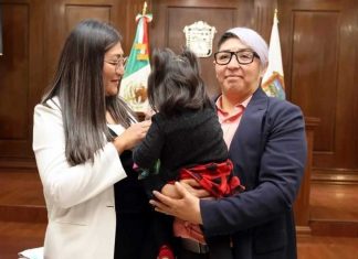 Esta es la primera pareja lésbica que consigue adoptar en el Estado de México