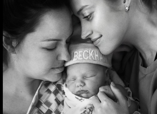 La cantante de country Brooke Eden acaba de ser madre junto a su esposa Brooke Eden y su esposa dan a luz a su primer bebé
