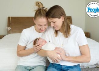 Comenzaron como rivales y ahora forman una familia: Courtney Vandersloot y Allie Quigley celebran la llegada de su hija Courtney Vandersloot y Allie Quigley