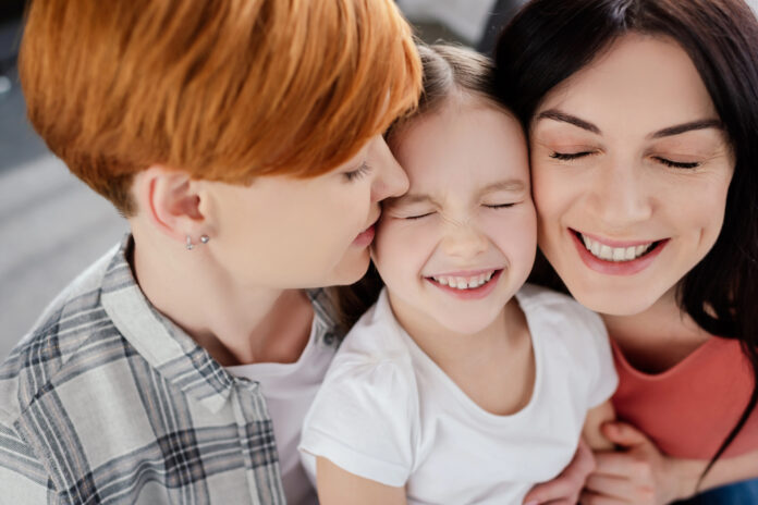 Cómo hablar con tus hijos de la homofobia (sin asustarles, pero preparándoles)