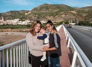 Un año de vida… y de memoria: Pau, ‘el bebé de la dana’ y sus dos mamás Pau, el bebé de la dana y sus dos mamás