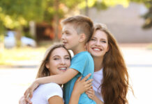 Manualidad del día del padre: «entrégaselo a la tu madre más masculina» cuando hay una madre favorita en las familias de dos mamás