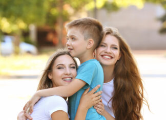 Manualidad del día del padre: «entrégaselo a la tu madre más masculina» cuando hay una madre favorita en las familias de dos mamás
