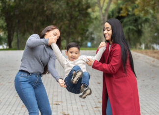 Fallo histórico en Colombia: La Corte reconoce a dos madres lesbianas el derecho a la licencia de maternidad La Corte de Colombia concede derecho a baja maternal a dos madres lesbianas