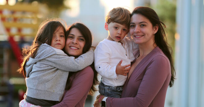 1 de cada 2 parejas de mujeres casadas tiene hijos: la maternidad lésbica ya es realidad cotidiana 1 de cada 2 parejas de mujeres casadas tiene hijos: la maternidad lésbica ya es realidad cotidiana