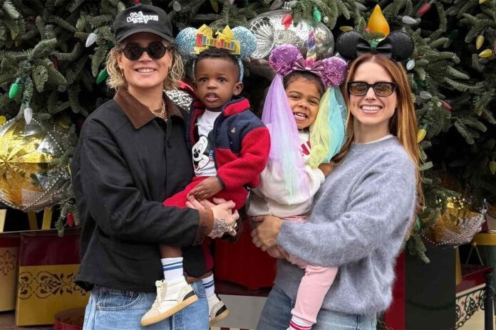 Sophia Bush, de Chicago PD, habla sobre ser "madre adoptiva" para los hijos de su novia, Ashlyn Harris Sophia Bush, de Chicago PD, habla sobre ser "madre adoptiva" para los hijos de su novia, Ashlyn Harris