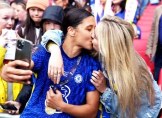 Sam Kerr, una de las lesbianas visibles más importantes del deporte, sigue abriendo camino también como madre Sam Kerr, una de las lesbianas visibles más importantes del deporte, sigue abriendo camino también como madre