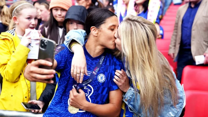 Sam Kerr, una de las lesbianas visibles más importantes del deporte, sigue abriendo camino también como madre Sam Kerr, una de las lesbianas visibles más importantes del deporte, sigue abriendo camino también como madre