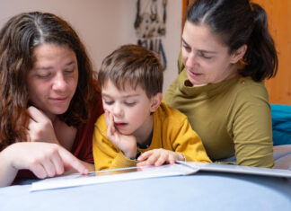 Cuentos para el mes del Orgullo: lecturas infantiles para hablar de amor, familias y diversidad antes de dormir Cuentos para el mes del Orgullo: lecturas infantiles para hablar de amor, familias y diversidad antes de dormir